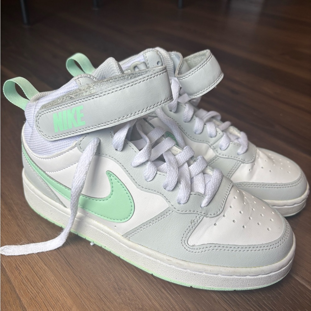 Nike Kids' Court Borough Mid 2 Sneakers